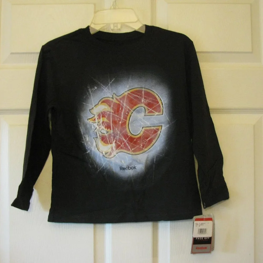 NHL Calgary Flames Boys Tee Medium 5 6 Reebok Face Off Apparel Hockey - Picture 1 of 3